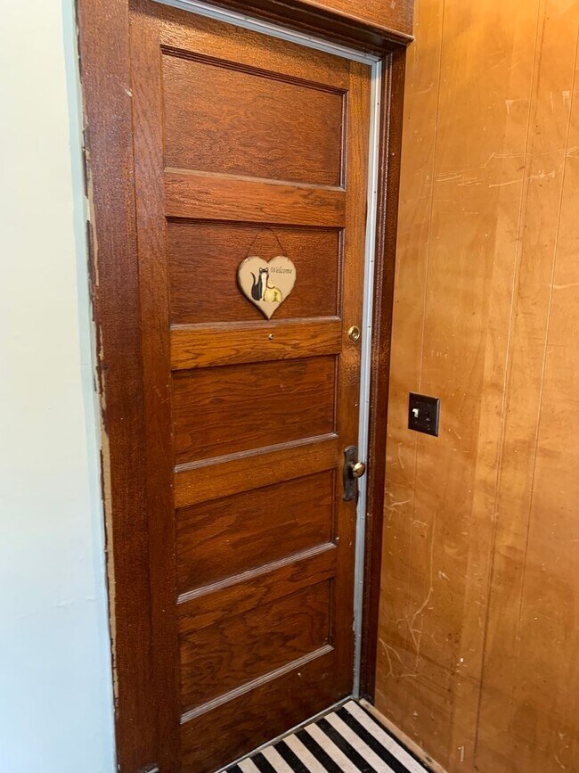 Building Photo - 418 S Orchard St