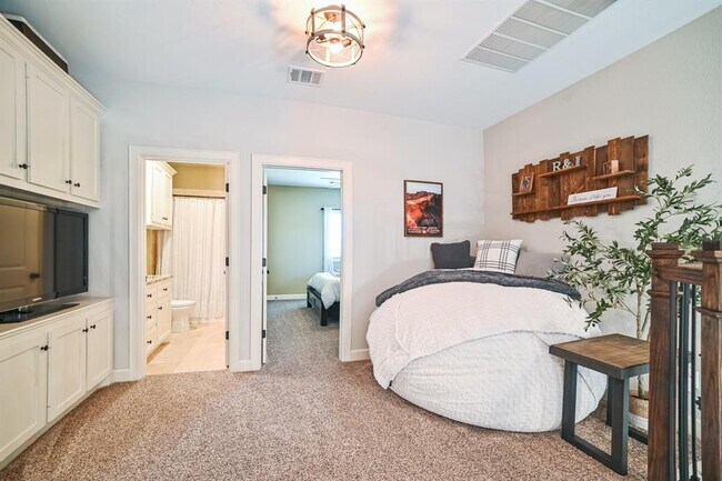 Building Photo - 2302 Arroyo Grande