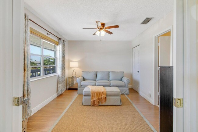 Building Photo - 2730 SW 13th St