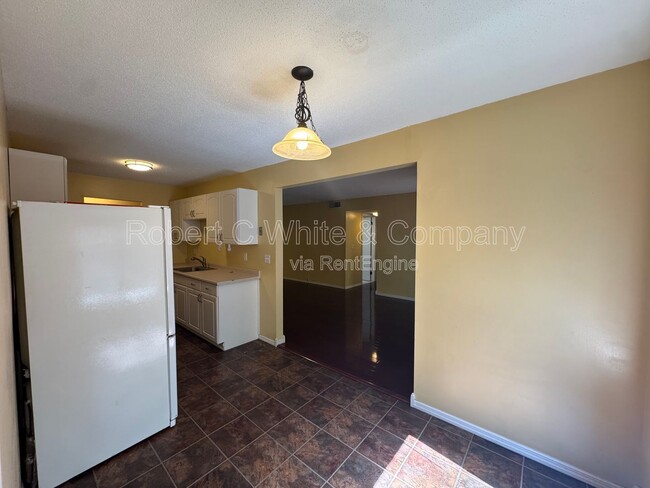 Building Photo - 95 Woodsedge Dr