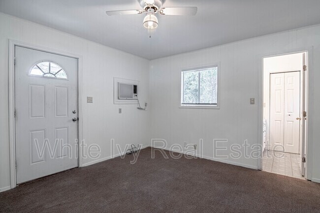 Building Photo - 137 Lee Ln