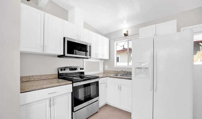 Building Photo - 3271 Alma St