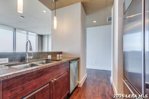 Building Photo - 610 E Market St