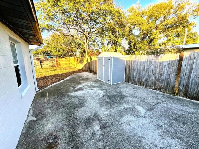 Building Photo - 10367 109th Ave