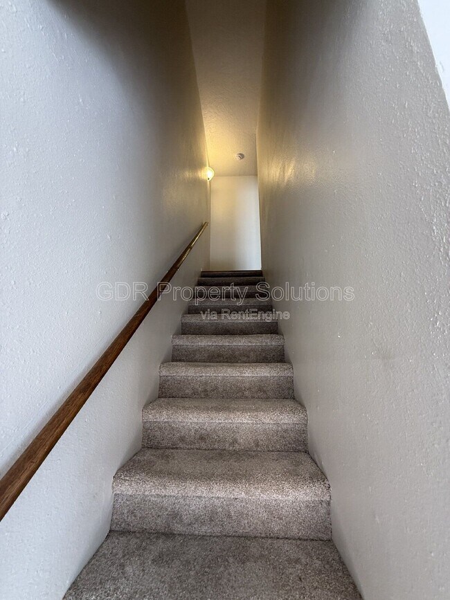 Building Photo - 1928 Buena Vista Dr SE