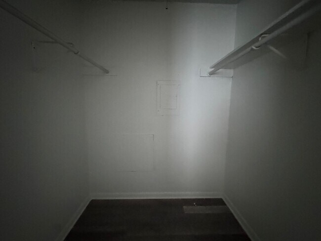 Building Photo - 1405 N Gray St