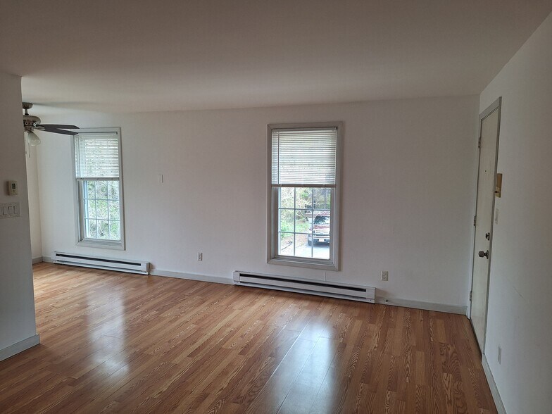 Building Photo - 3924 Country Pl
