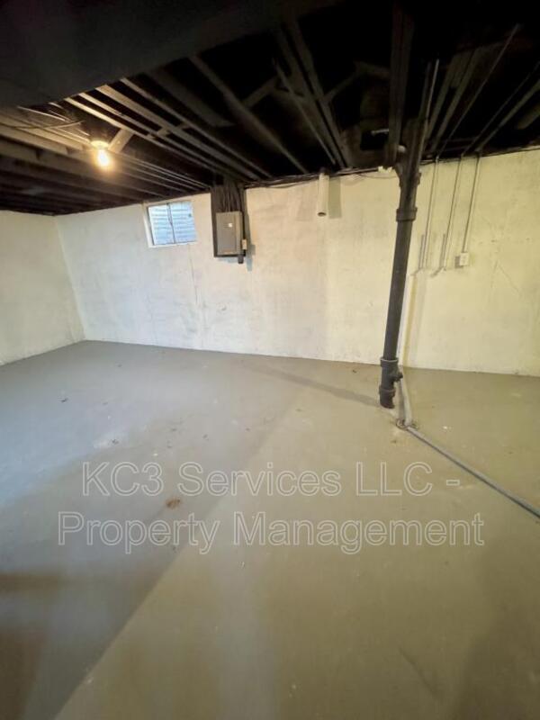 Building Photo - 5938 E 136th St