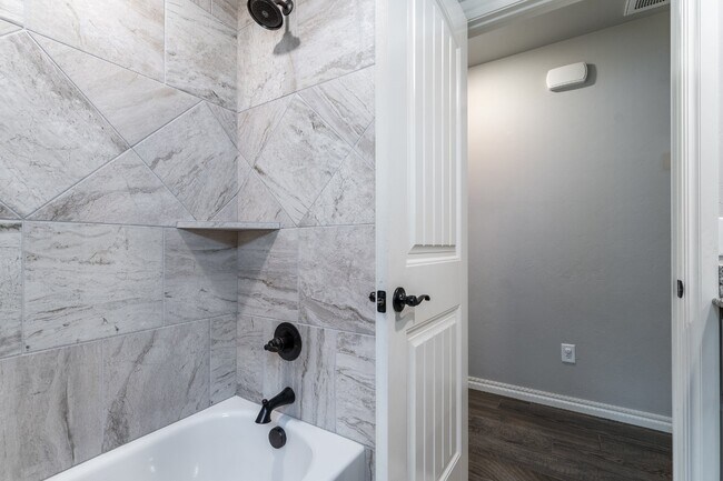 Building Photo - Beautiful Home in Woodland Park