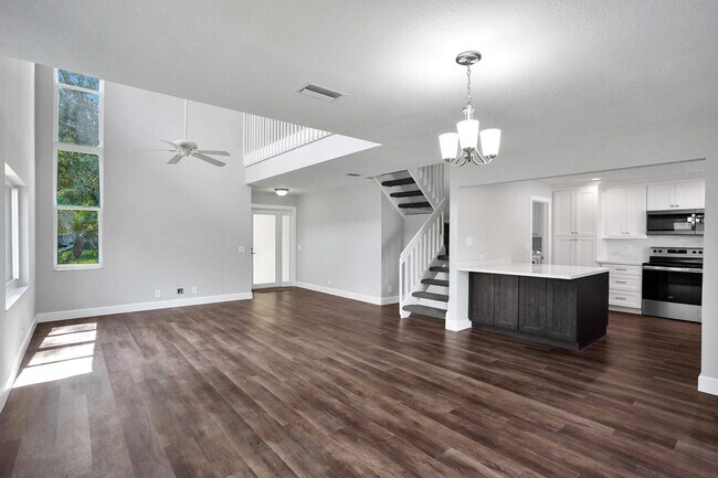 Building Photo - 9821 NW 5th Pl