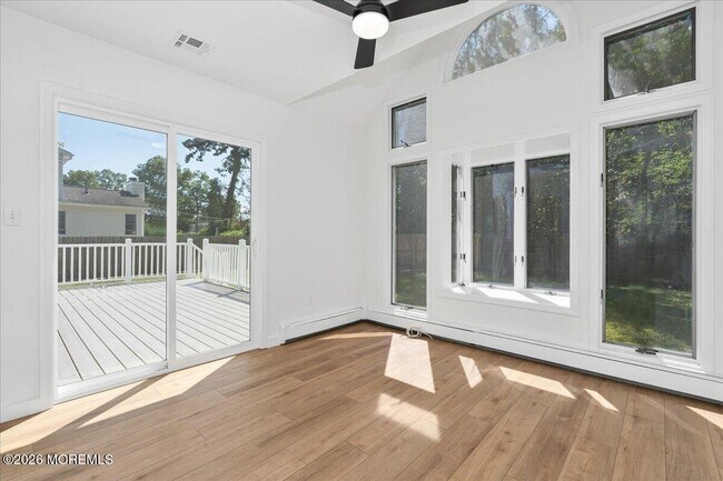 Building Photo - 501 Azalea Dr