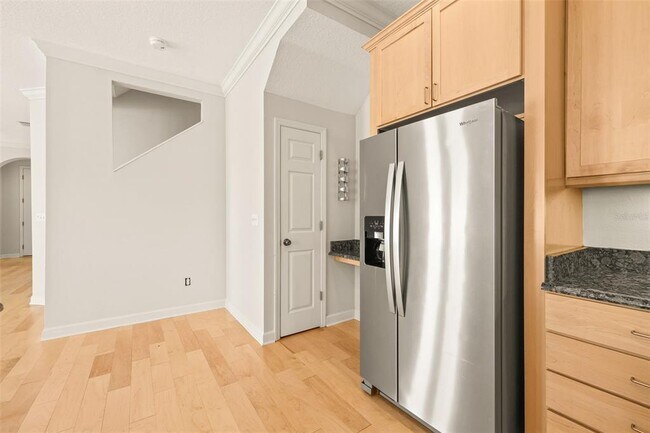 Building Photo - 113 S Melville Ave