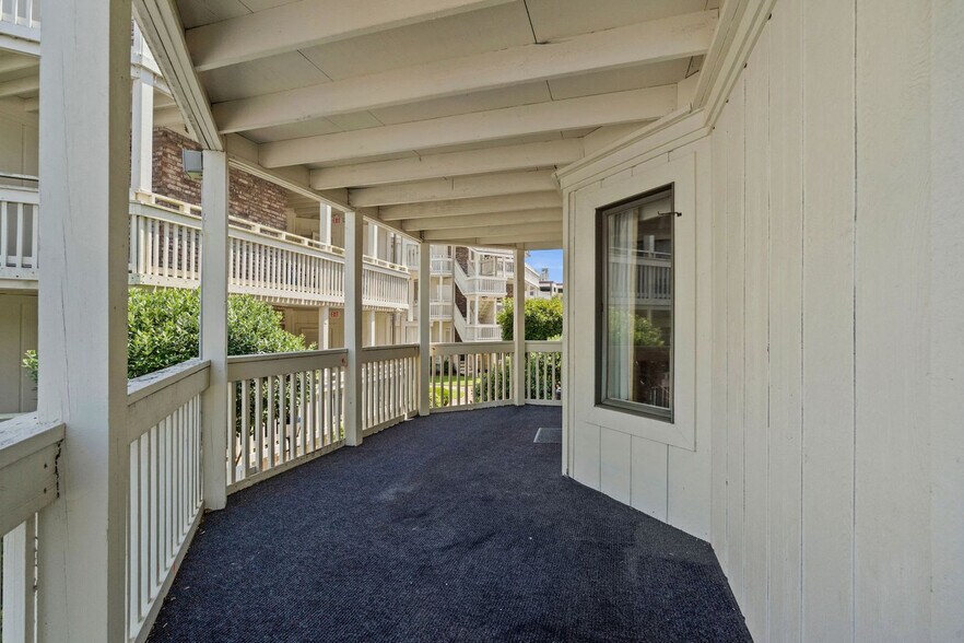 Building Photo - 2805B N Ocean Blvd