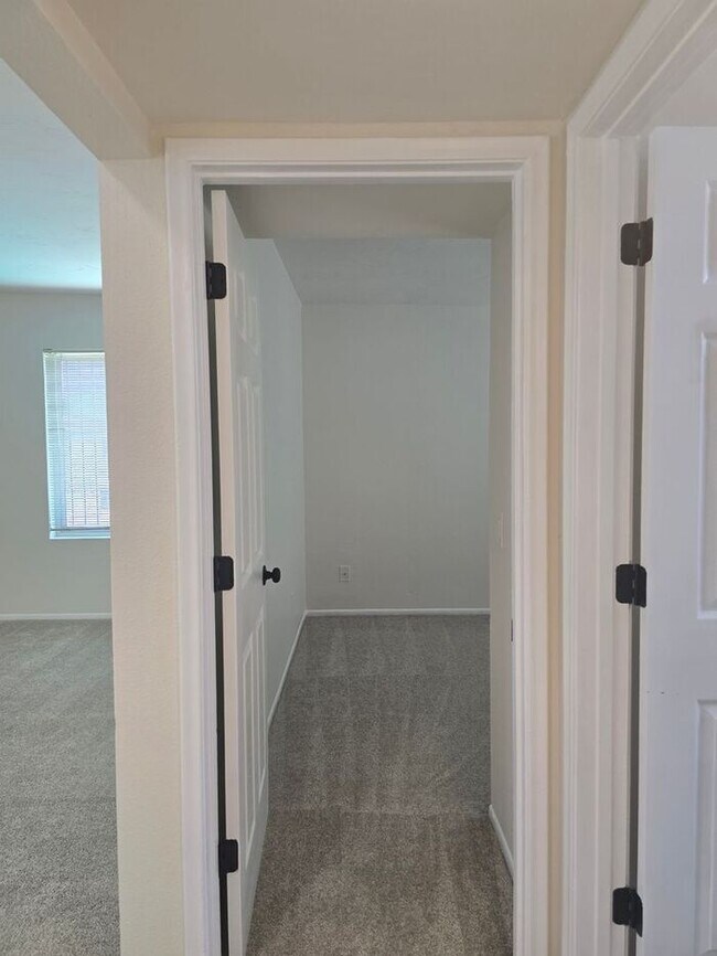 Building Photo - 1/2 MONTH FREE ON 12 MONTH LEASE AND MOVE ...
