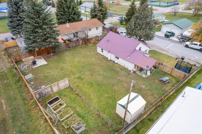 Building Photo - 471 W Elm St