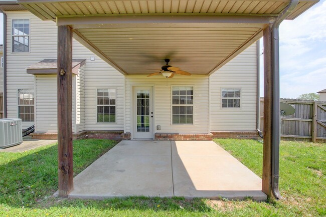 Building Photo - --AVAILABLE NOW! MOVE-IN READY!!!