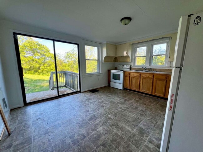 Building Photo - One Bedroom / One Bath Home on Large Lot