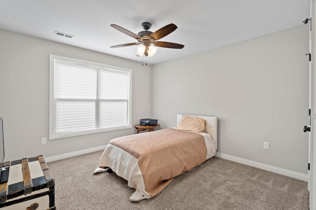 Building Photo - 3401 Yellowwood Dr