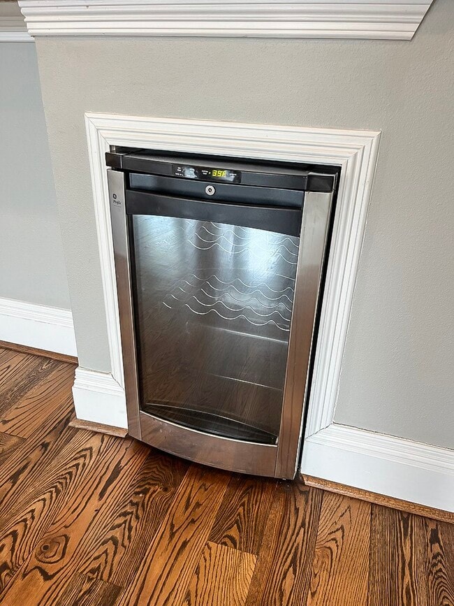 Building Photo - 2207 Postoffice St