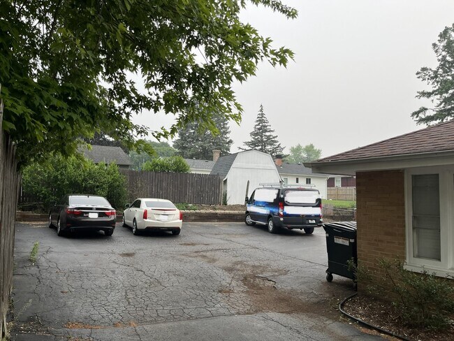 Building Photo - 209 W Maple Ave