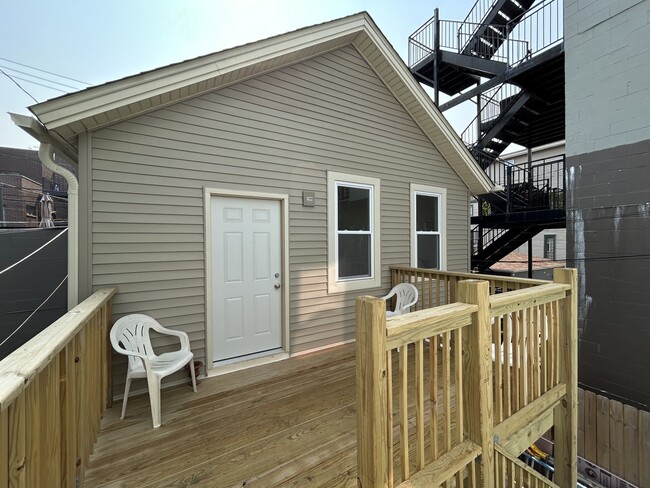 Primary Photo - 1013 N Winchester Ave
