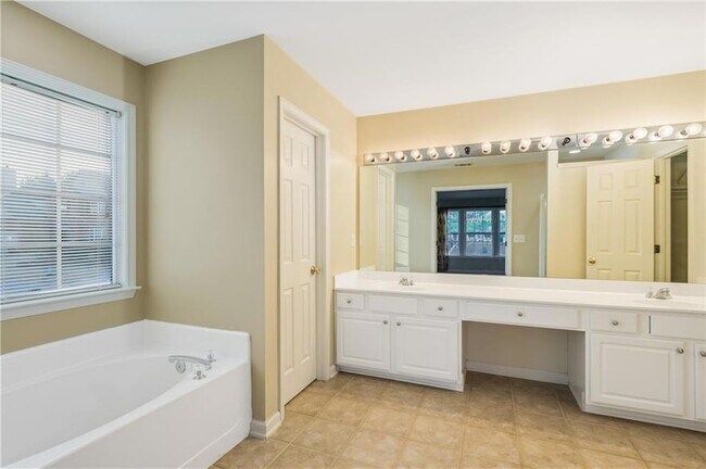 Building Photo - 164 Towey Trail