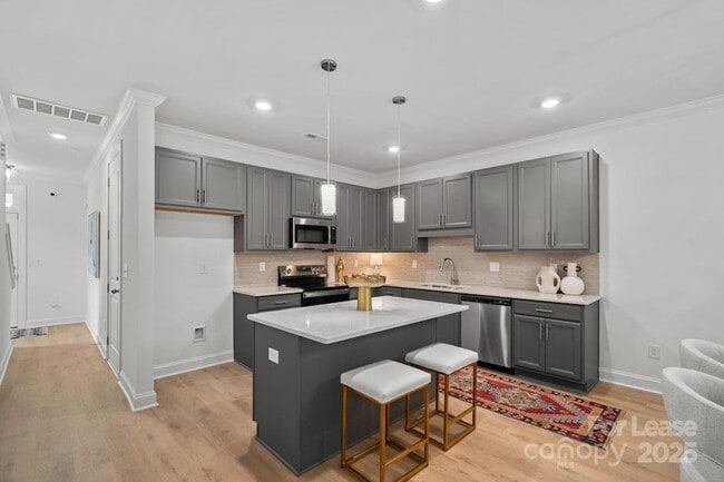 Building Photo - 1306 Moretz Ave