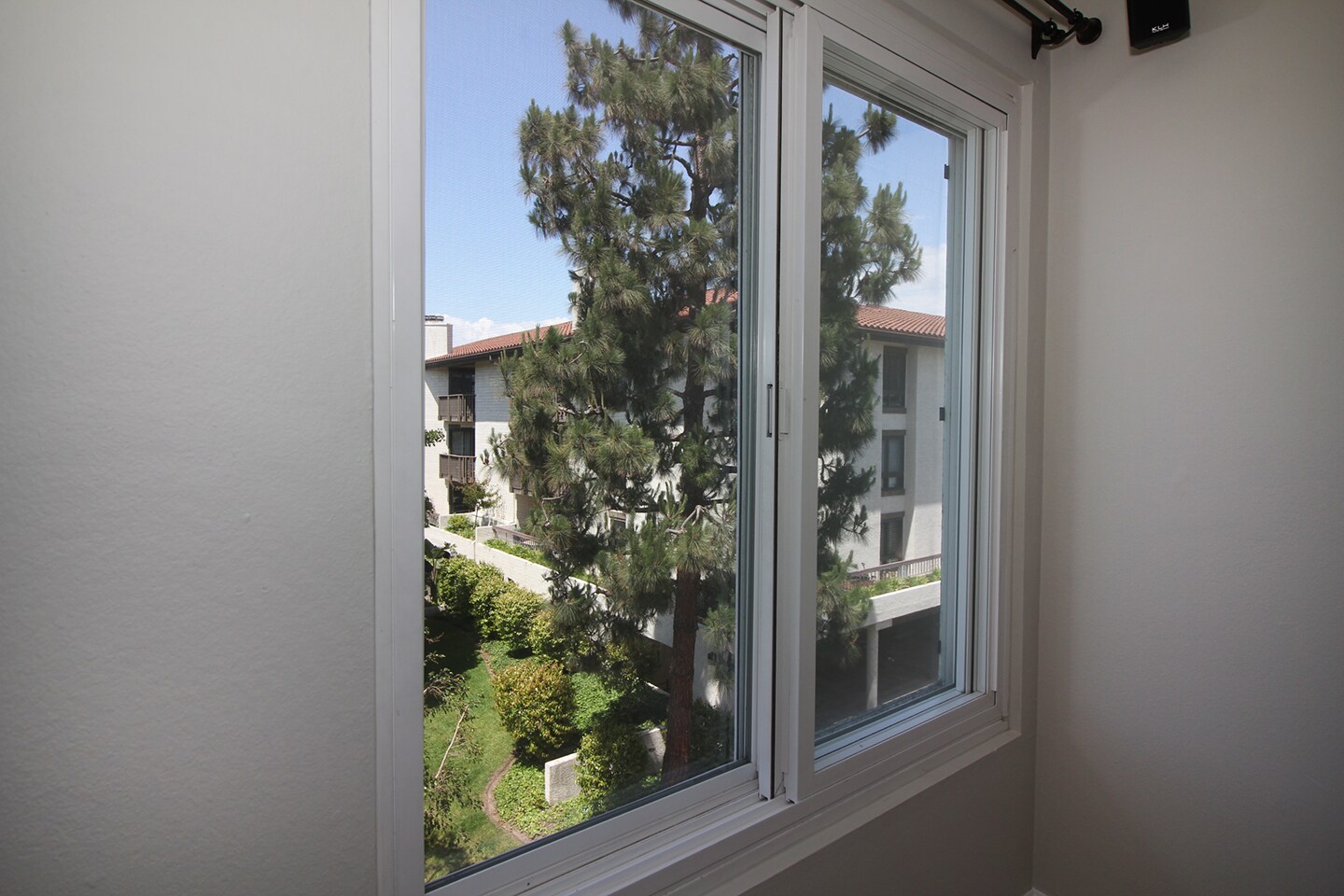 Building Photo - 8163 Redlands St