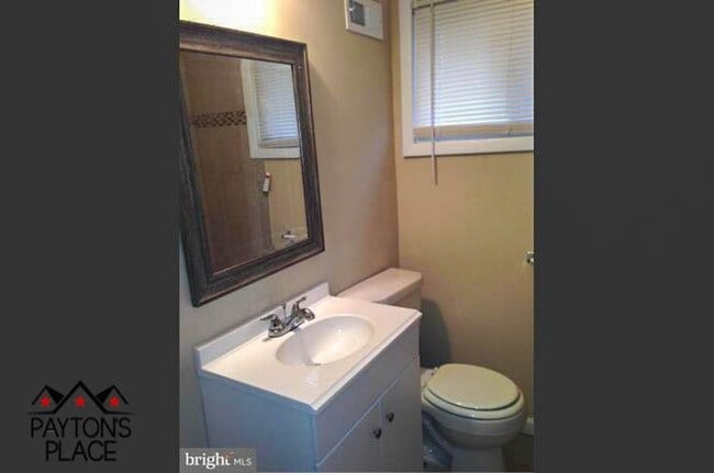 Building Photo - Spacious Single Family home with Huge Back...