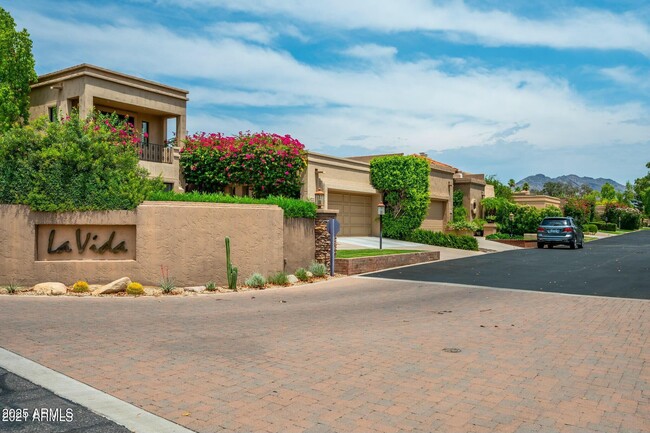 Building Photo - 8526 E Vista Del Lago