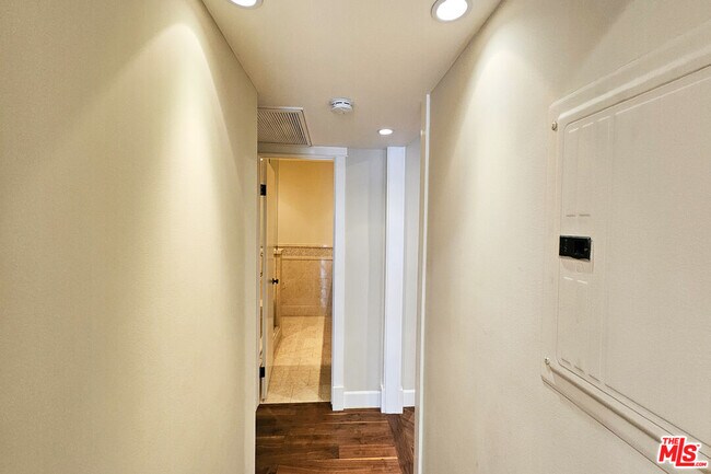 Building Photo - 382 E California Blvd