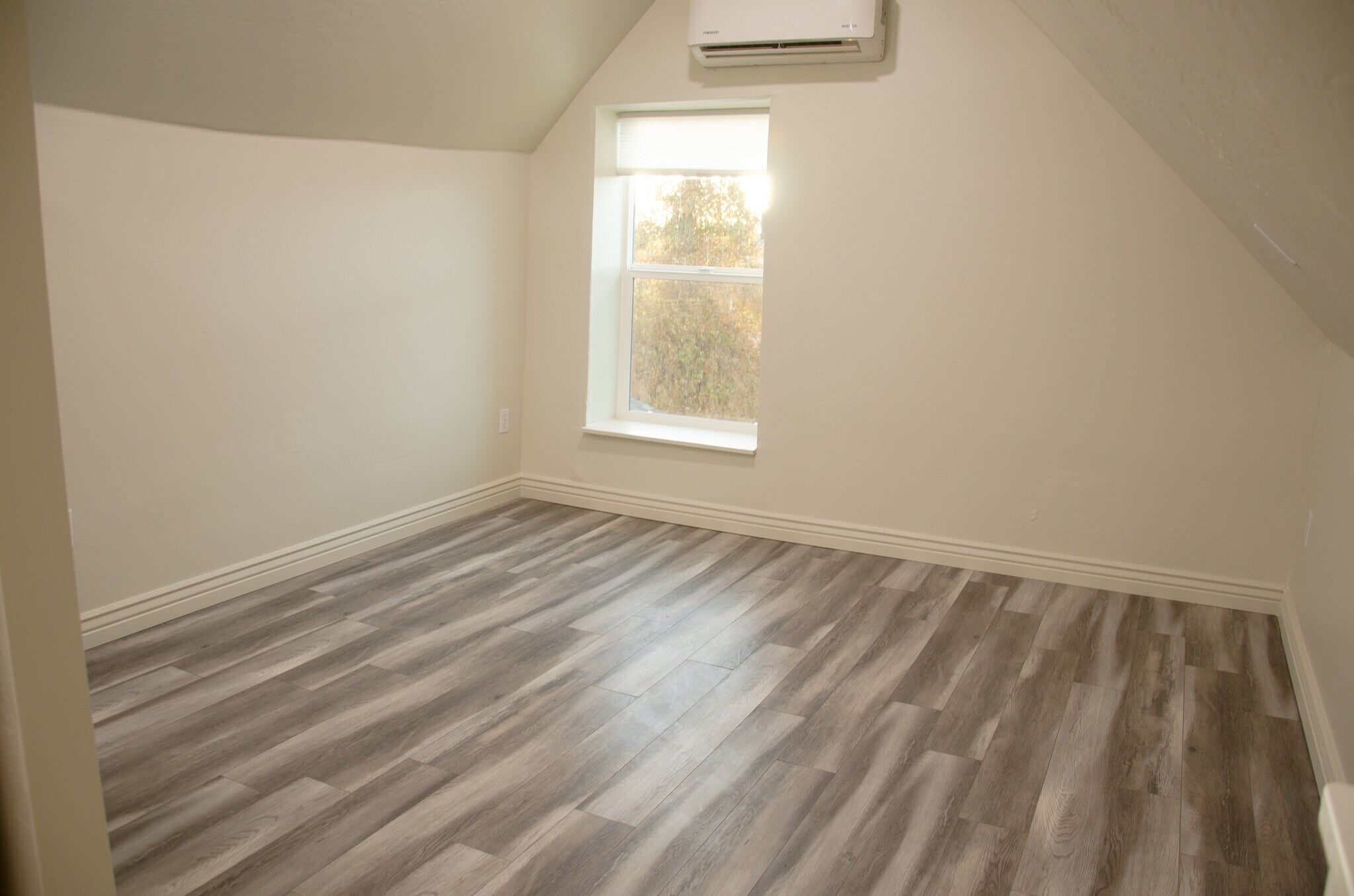 Family Room - 1095 W 2000 N