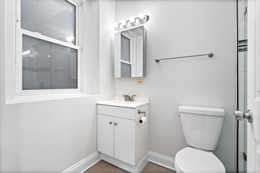 Building Photo - 4906 N Whipple St