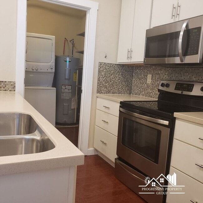 Building Photo - 525 E Kiowa St