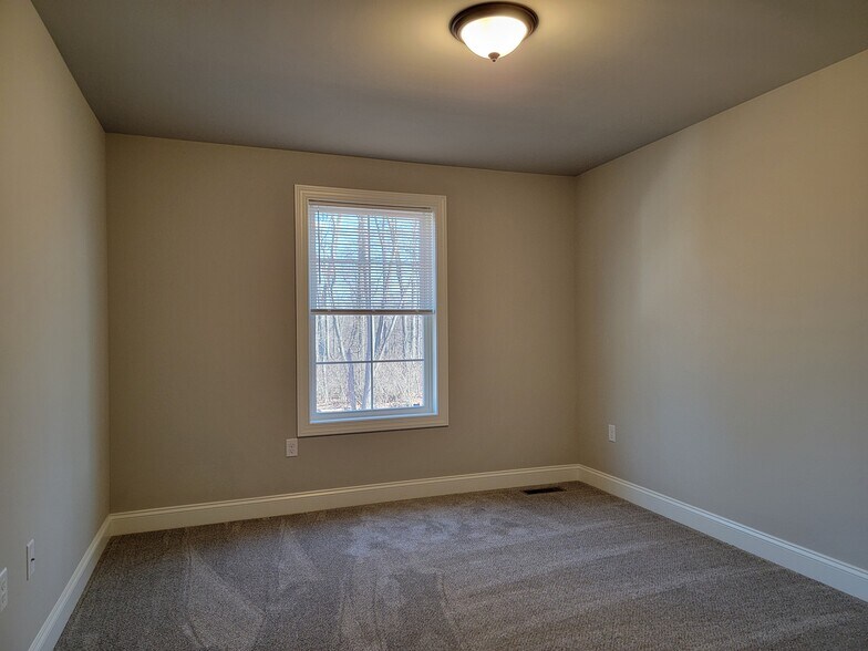 Building Photo - 107 Magnolia Dr