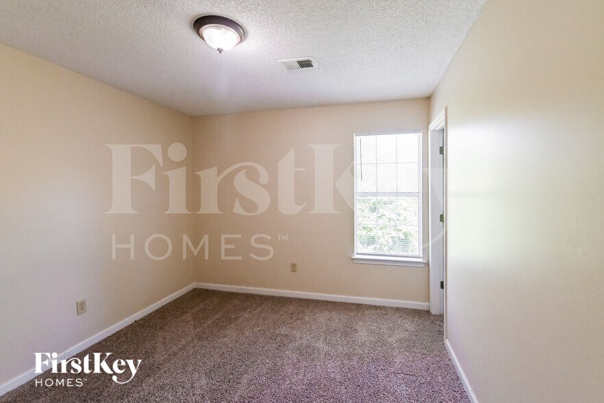 Building Photo - 4383 Grand Pyramid Dr