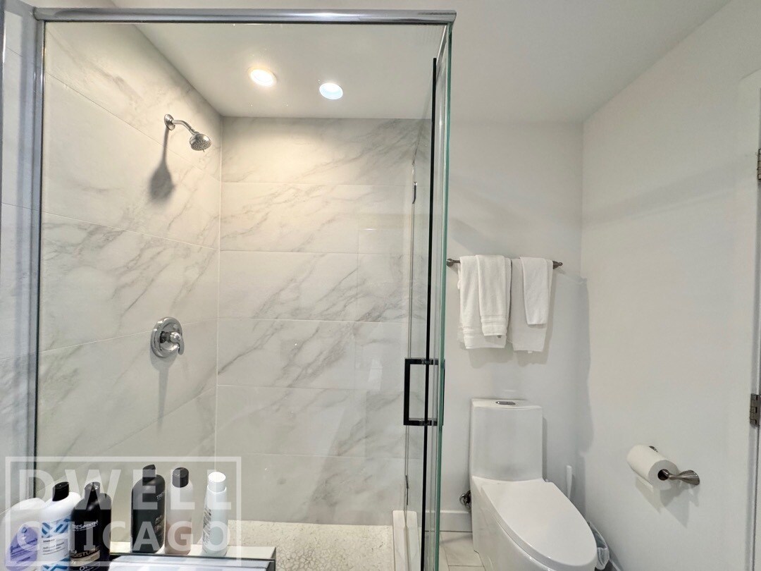 Building Photo - 2550 W Thomas St