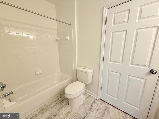Building Photo - 4138 Fountainside Ln