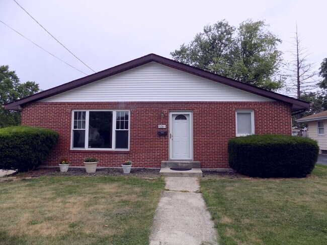 Building Photo - 534 E 17th St