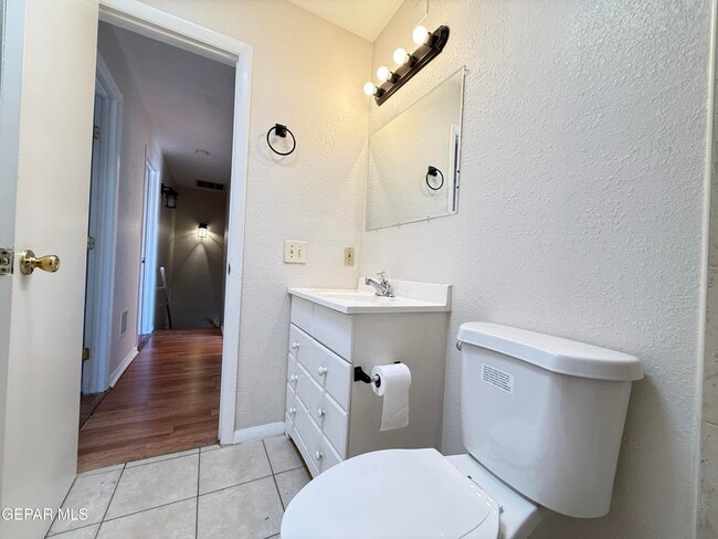 Building Photo - 10407 Ashwood Dr