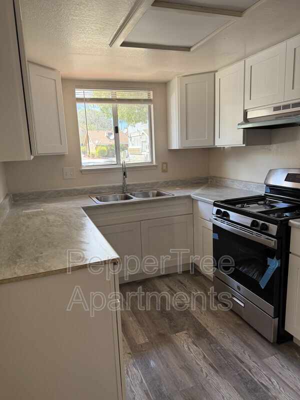 Building Photo - 151 E Cherry Ln