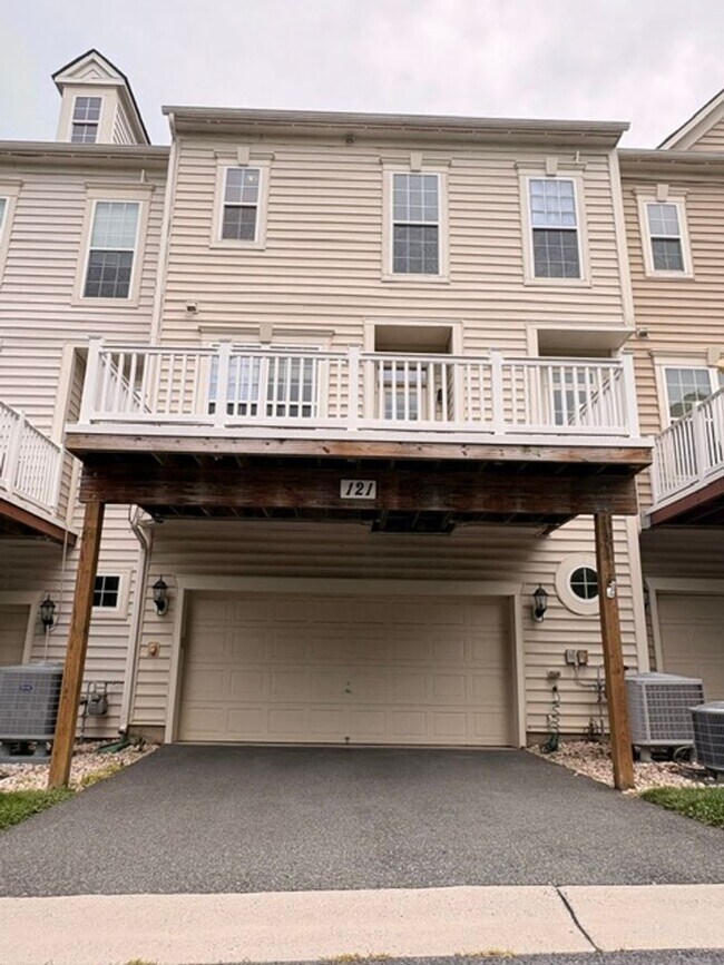 Building Photo - 121 Autumn View Dr