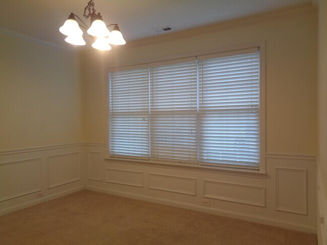 Building Photo - 509 Brickstone Dr