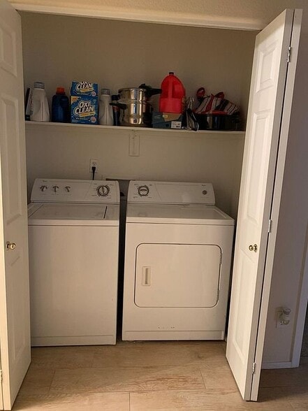 Building Photo - 942 S Balboa Dr