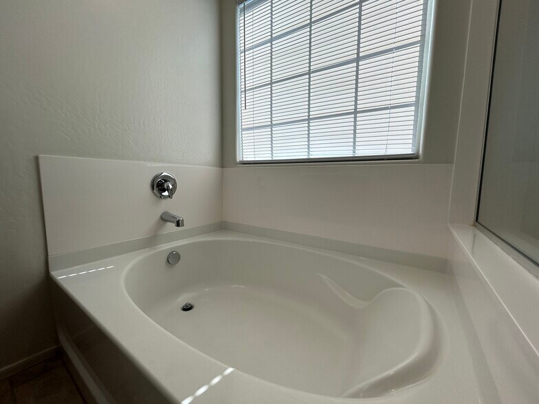 Building Photo - 2964 S Washington St