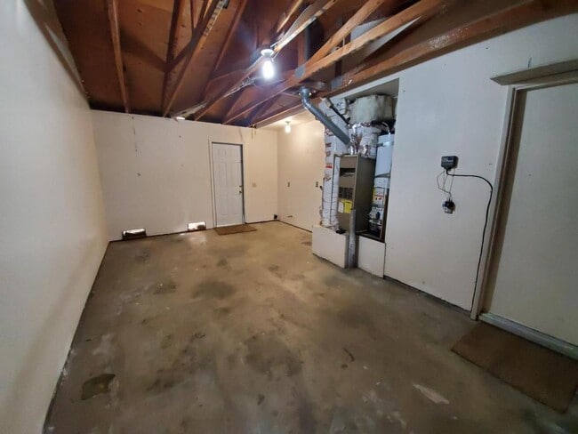 Building Photo - 6816 Hemp Ct