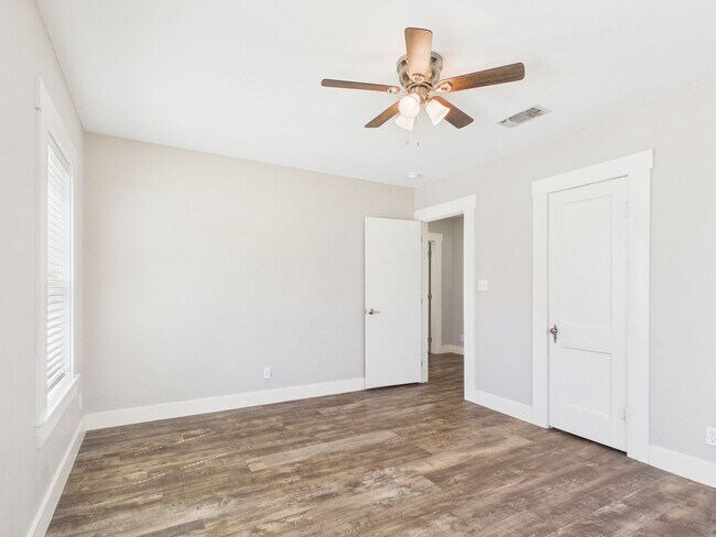 Building Photo - Bright & Spacious 2-Bedroom Home with Large Living Area, Big Kitchen & Expansive Backyard