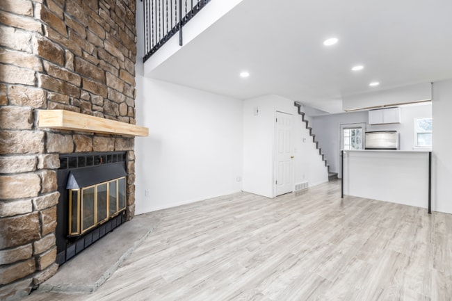 Building Photo - 3281 S Estes St