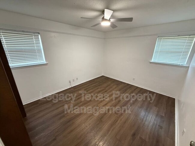 Building Photo - 1205 Tanglewood Dr