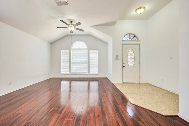 Building Photo - 700 N Emma Dr